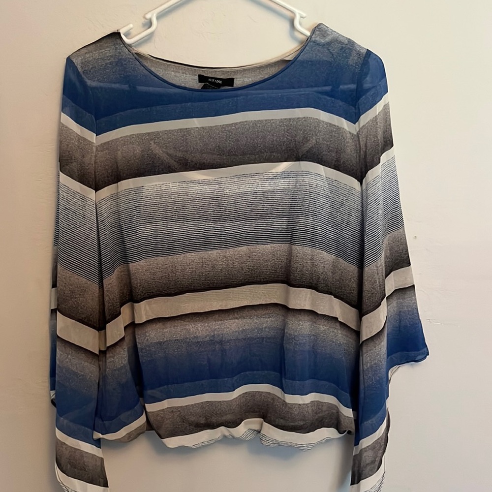 Alfani horizontal light weight top!